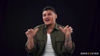 Наслаждайтесь Footjob, Handjob, and a Blowjob - порно видео на ONE-PORN.COM