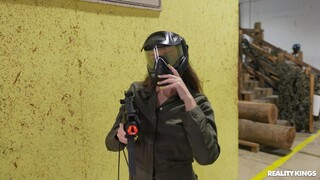 Наслаждайтесь Deepthroat Action with Bored Brunette GF - порно видео на ONE-PORN.COM