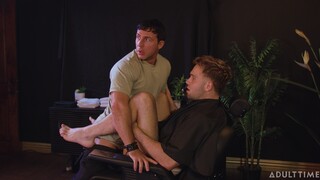 Наслаждайтесь The Cheating Barber of Sexville - порно видео на ONE-PORN.COM
