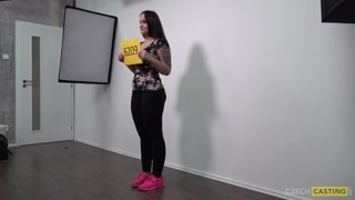 Наслаждайтесь Denisa - Czech Babe Shows Off Her Big Assets in Casting - порно видео на ONE-PORN.COM