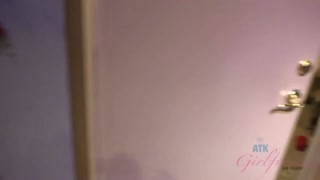 Наслаждайтесь Liza Rowe - Vacation Dream with Smoking Hot Blonde - порно видео на ONE-PORN.COM