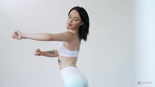 Наслаждайтесь Tim Monster Cock Fucks Young Asian Girl - порно видео на ONE-PORN.COM