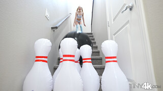 Наслаждайтесь Sophia's Bowling Cock - порно видео на ONE-PORN.COM