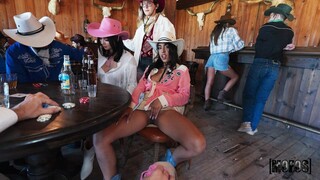 Наслаждайтесь Ass Fingering in the Wild West - порно видео на ONE-PORN.COM