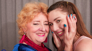 Наслаждайтесь Blonde Aleya Sun and Granny Noretta's Naughty Play - порно видео на ONE-PORN.COM