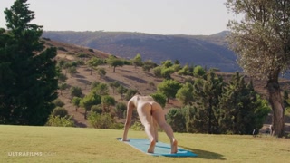 Наслаждайтесь Softcore Fitness Fun - порно видео на ONE-PORN.COM