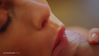 Наслаждайтесь Morning Sex with Shaved Pussy Holly Molly - порно видео на ONE-PORN.COM