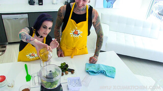 Наслаждайтесь Ruckus and Rizzo's Dessert Frenzy - порно видео на ONE-PORN.COM