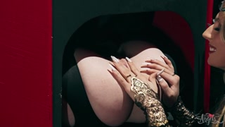 Наслаждайтесь Enhanced Body Jade Venus Gets Spanked - порно видео на ONE-PORN.COM