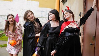 Olivia's Halloween Pussy Licking Party - наслаждайся лучшим порно на ONE-PORN.COM