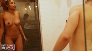 Наслаждайтесь Spanish Stallion Johnny Ortega Fucks Brianna Moore! - порно видео на ONE-PORN.COM