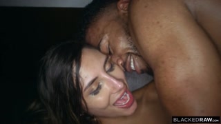 Наслаждайтесь Cowgirl Action with Gianna Dior and Troy Francisco - порно видео на ONE-PORN.COM