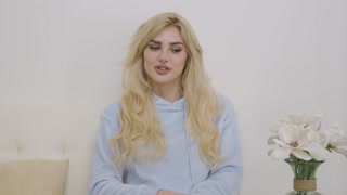 Наслаждайтесь Kenzie Rides Belle's Face for a Female Orgasm - порно видео на ONE-PORN.COM
