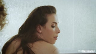 Наслаждайтесь Bathroom Blowjob Complete - порно видео на ONE-PORN.COM
