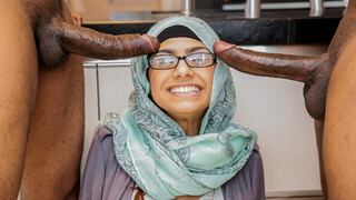Mia Khalifa's Brunette Beauty and Two Big Cocks - наслаждайся лучшим порно на ONE-PORN.COM